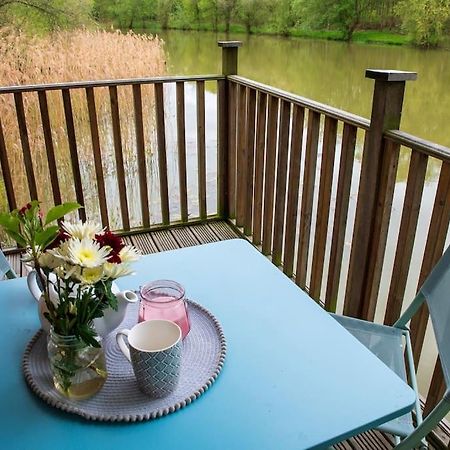 Lakeside Cabin On Stilts- 'Kingfisher' Rous Lench Exterior photo